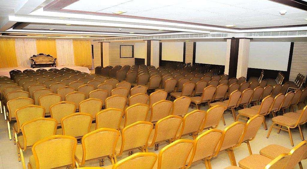 Hotel Central Park Ongole Экстерьер фото