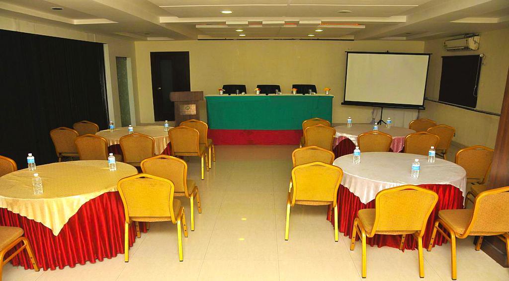 Hotel Central Park Ongole Экстерьер фото